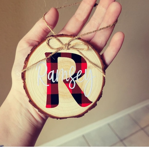 Wood round Christmas ornaments - Picture 2 of 4